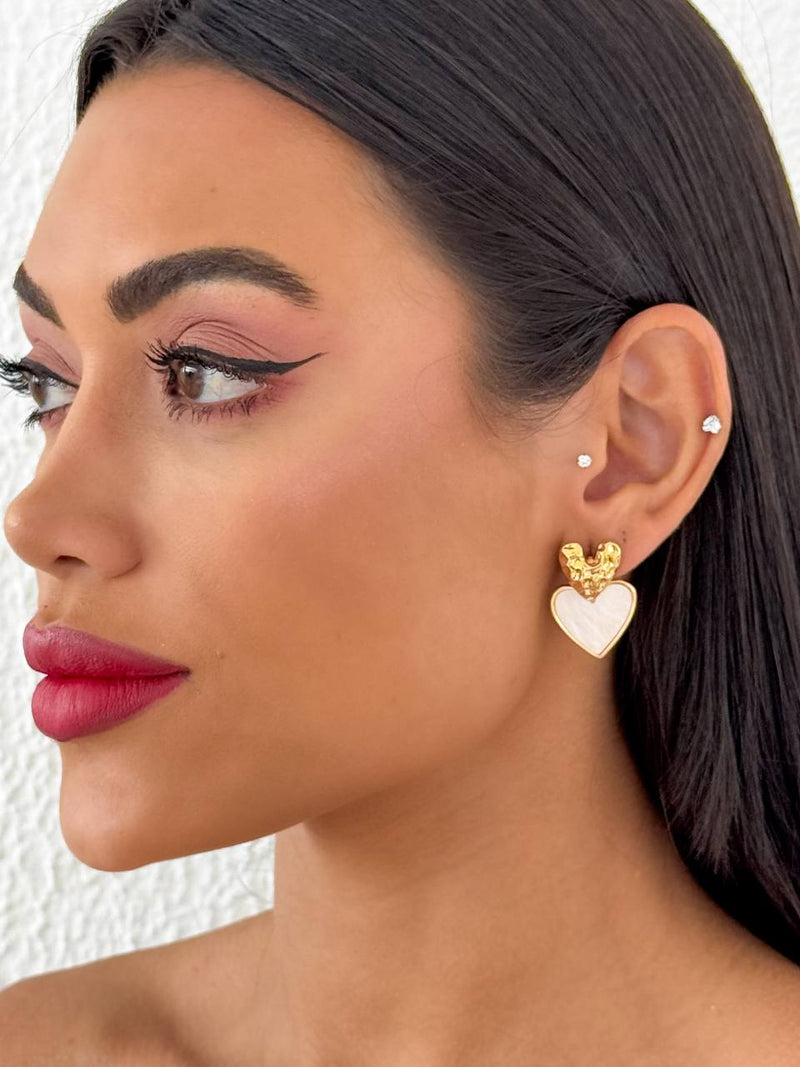 Brinco Folheado Dourado Coração Duplo Branco